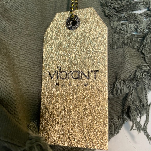 Vibrant m.i.u olive green distressed Jean shorts - Picture 4 of 9